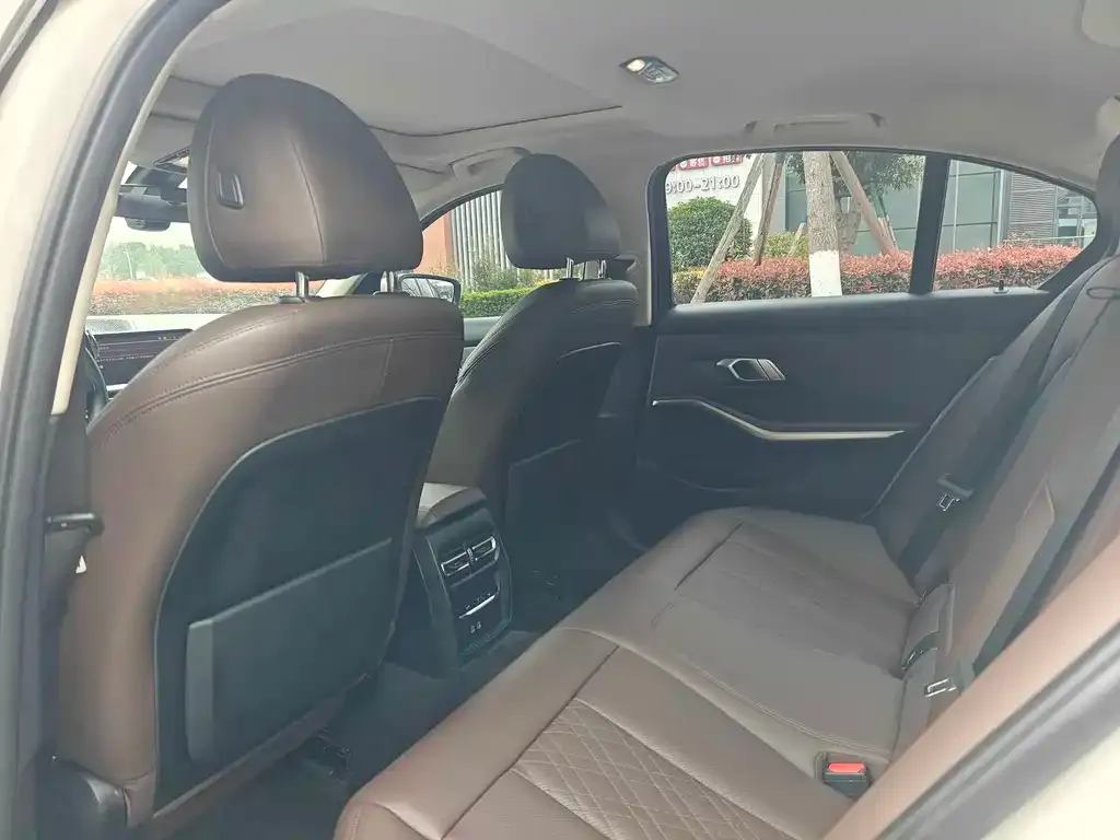 BMW 3 Series 2022 из CN, фото 2