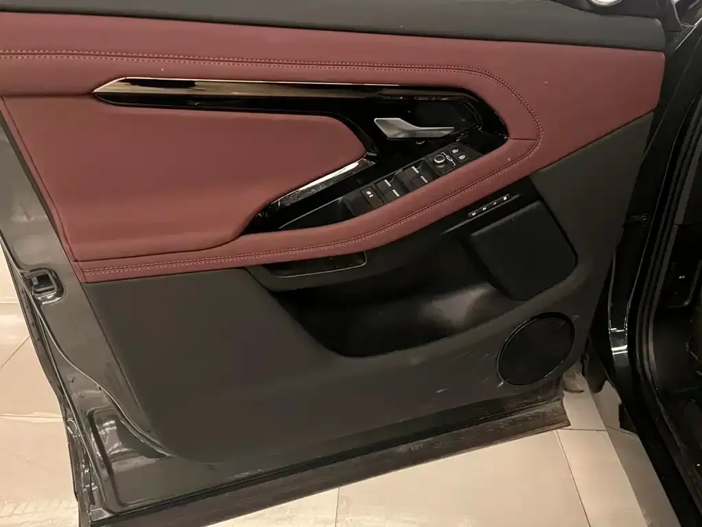 Land Rover Evoque 2024 из CN, фото 4
