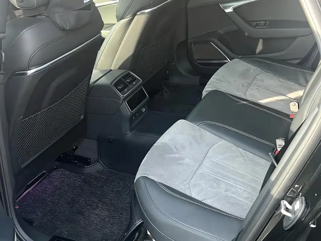Audi A6L 2023 из CN, фото 3