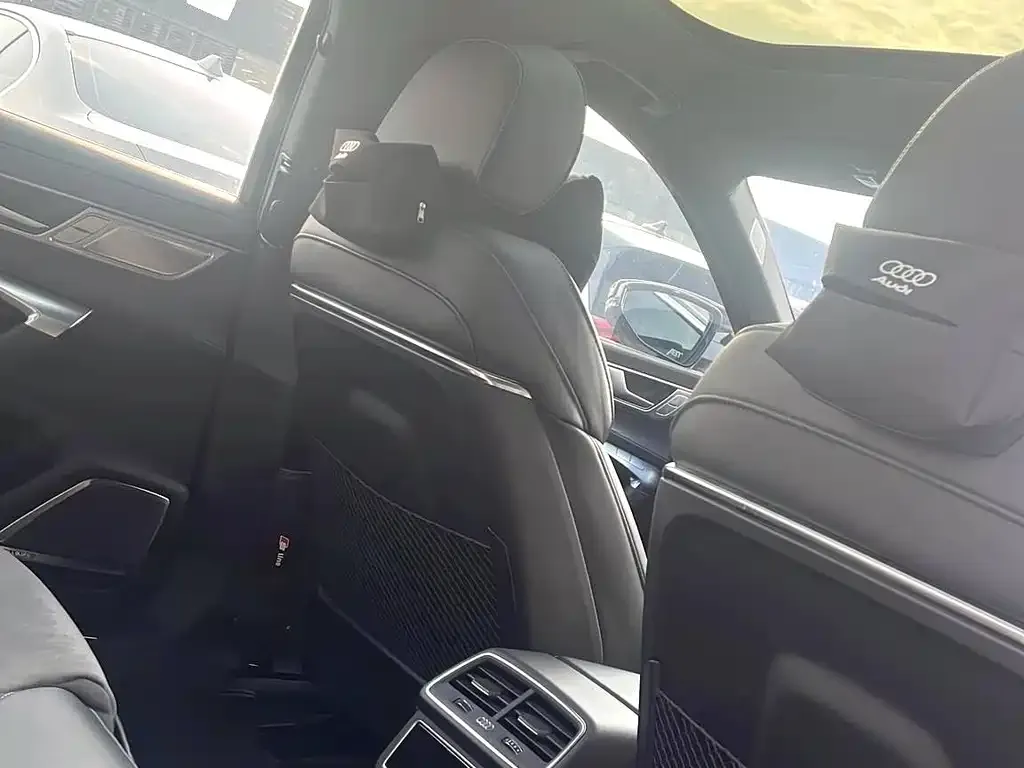 Audi A6L 2023 из CN, фото 2