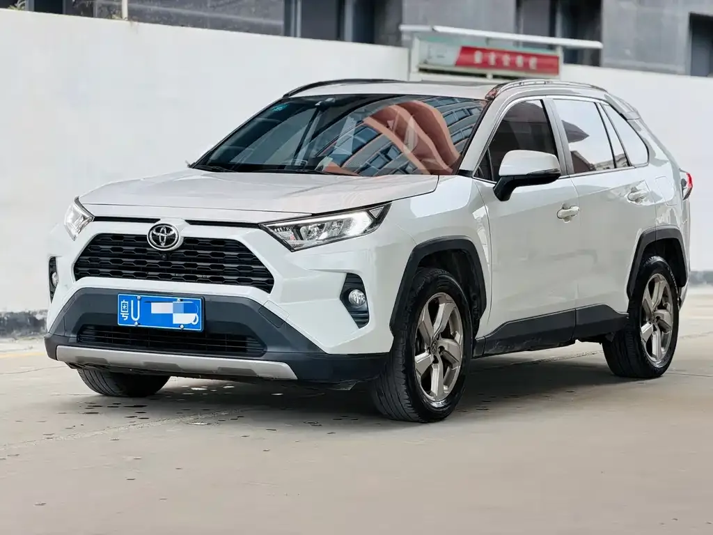 Toyota RAV4 2022 из CN, фото 1