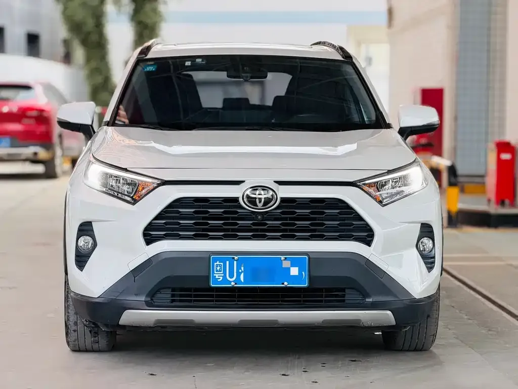 Toyota RAV4 2022 из CN, фото 2