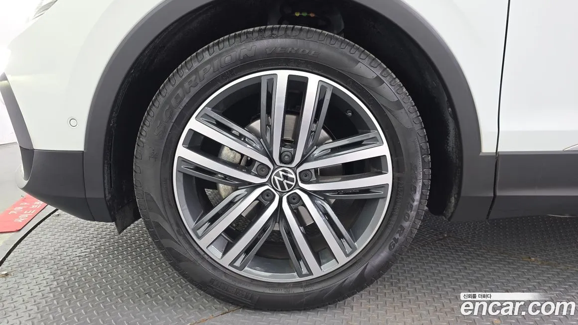 Volkswagen Tiguan — фото 8
