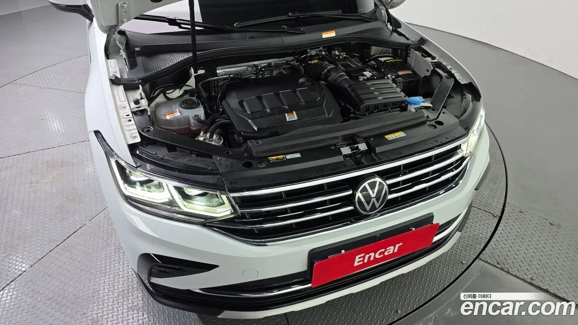 Volkswagen Tiguan — фото 10