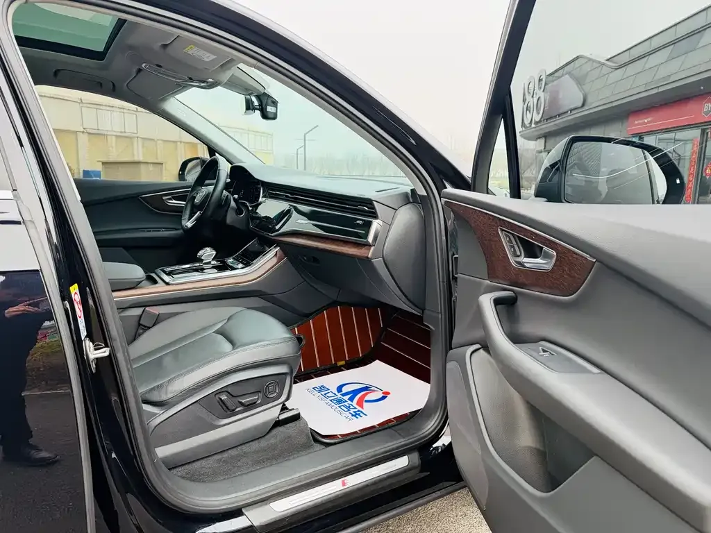 Audi Q7 2021 из CN, фото 6