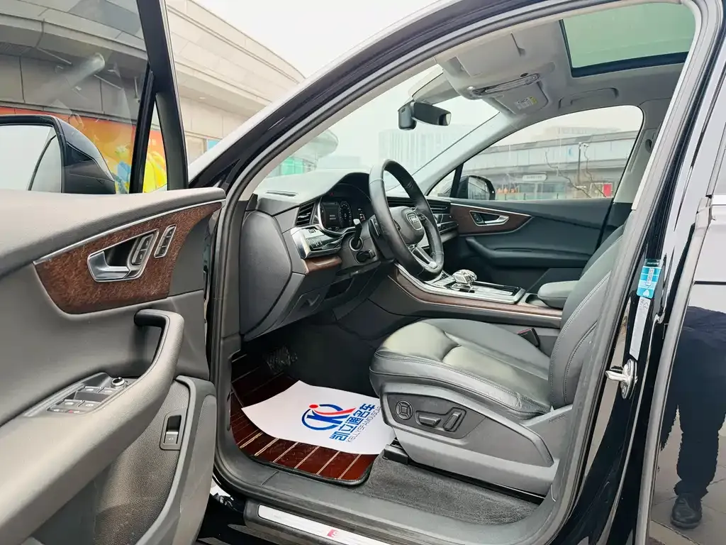 Audi Q7 2021 из CN, фото 8