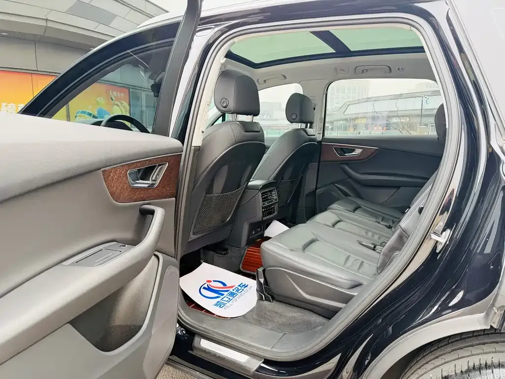 Audi Q7 2021 из CN, фото 10