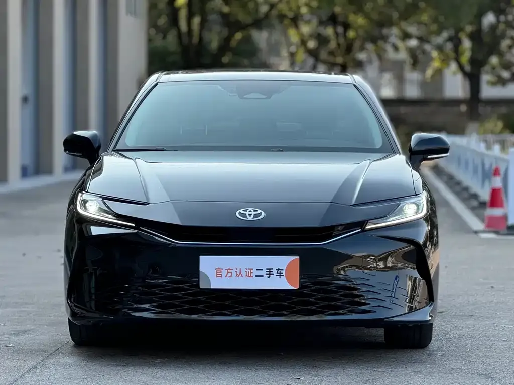 Toyota Camry — фото 2
