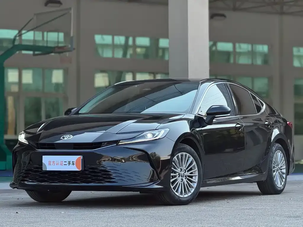 Toyota Camry — фото 8