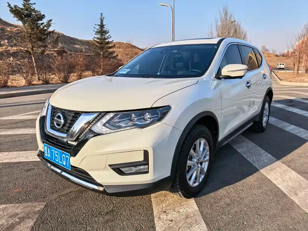 Nissan X-Trail — фото 1