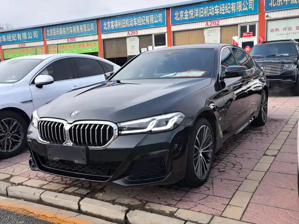 BMW 5 Series — фото 1