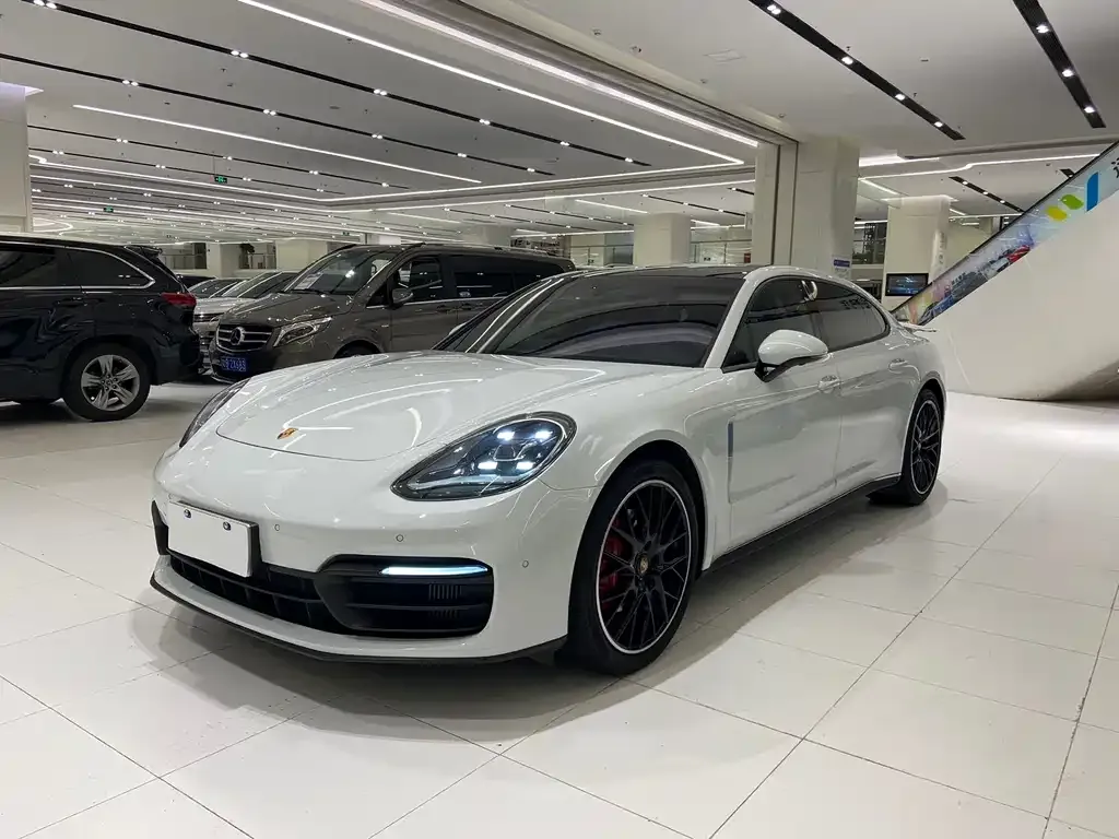 Porsche Panamera — фото 1