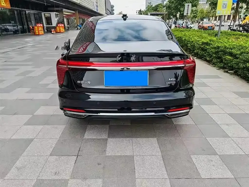 Hongqi H5 — фото 3