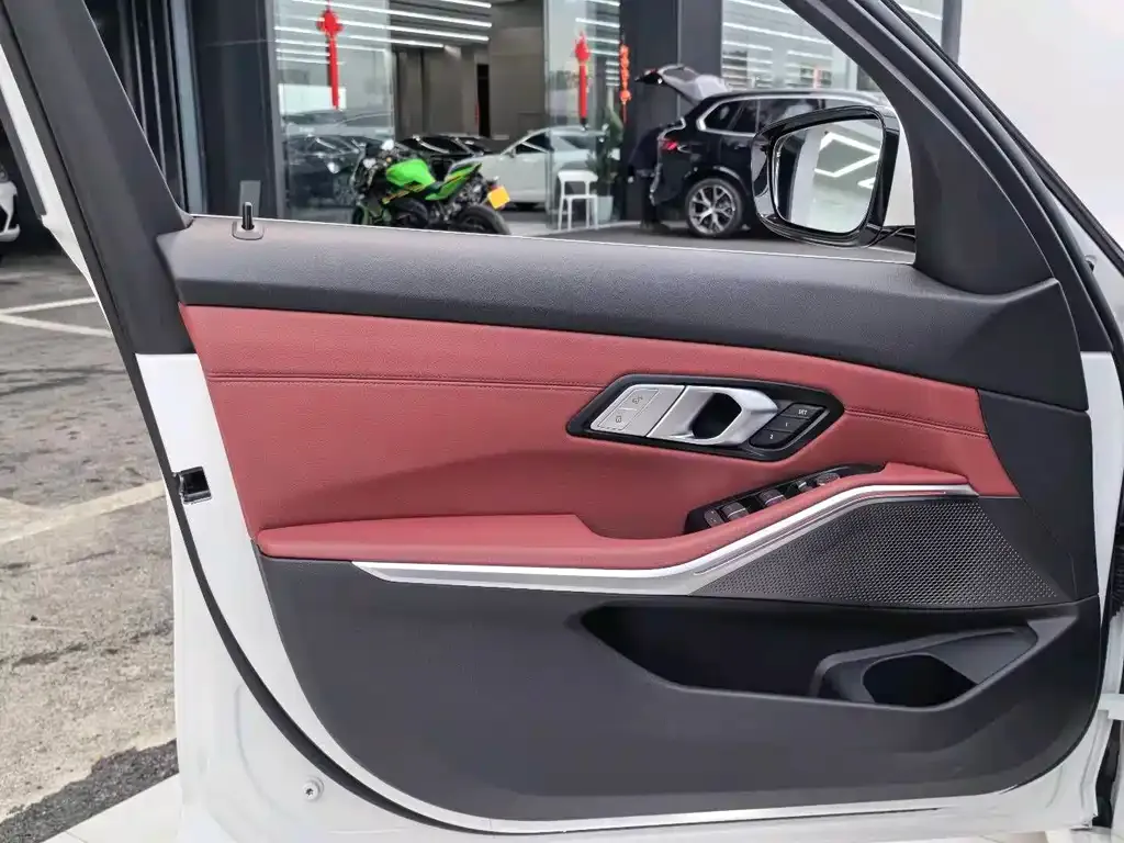 BMW 3 Series 2021 из CN, фото 9