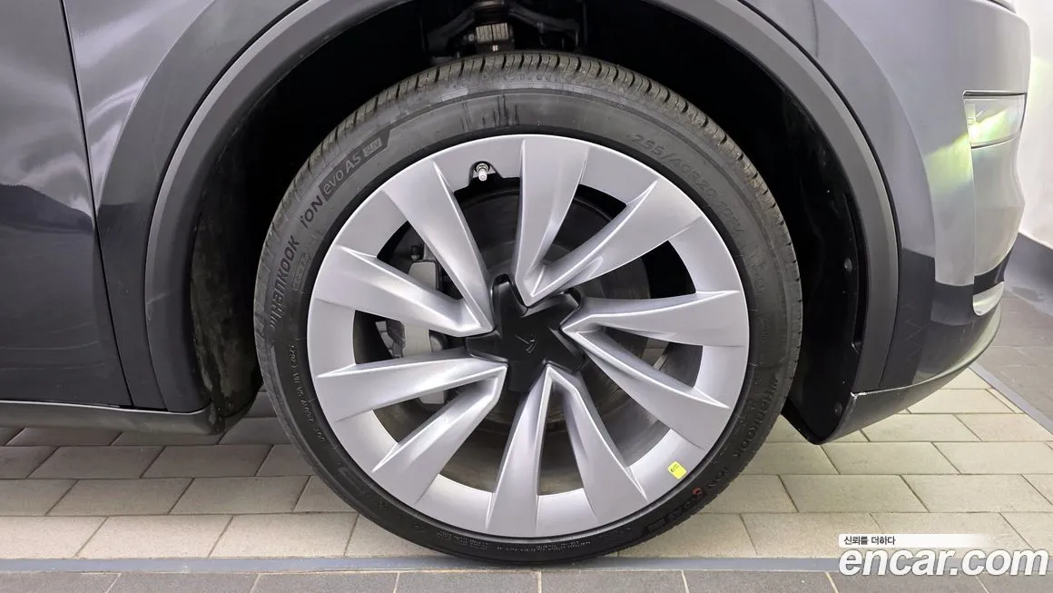 Tesla Model Y — фото 5