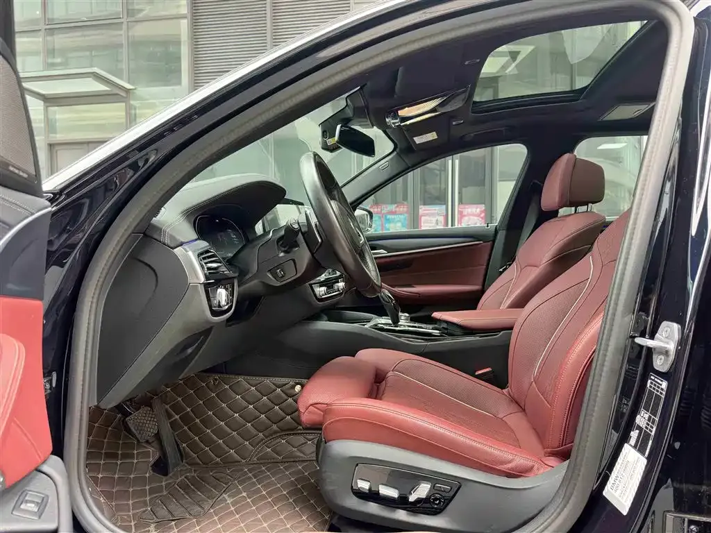 BMW 5 Series 2022 из CN, фото 2