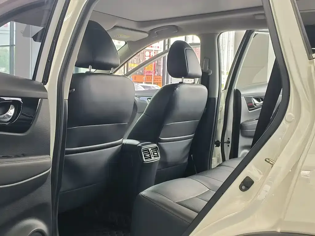 Nissan X-Trail 2021 из CN, фото 2
