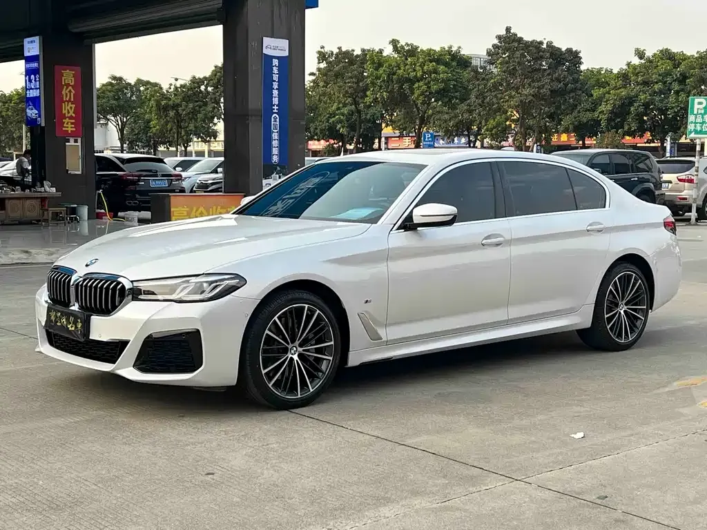BMW 5 Series — фото 1