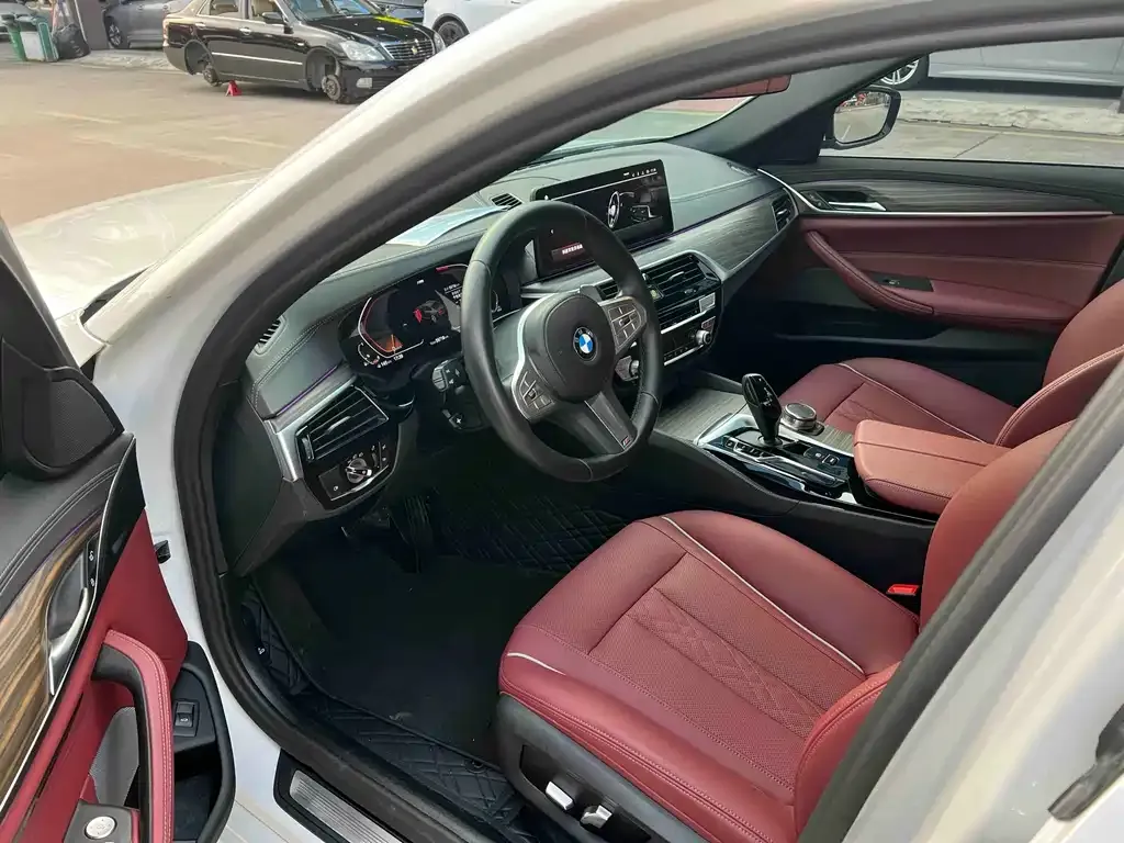 BMW 5 Series — фото 10