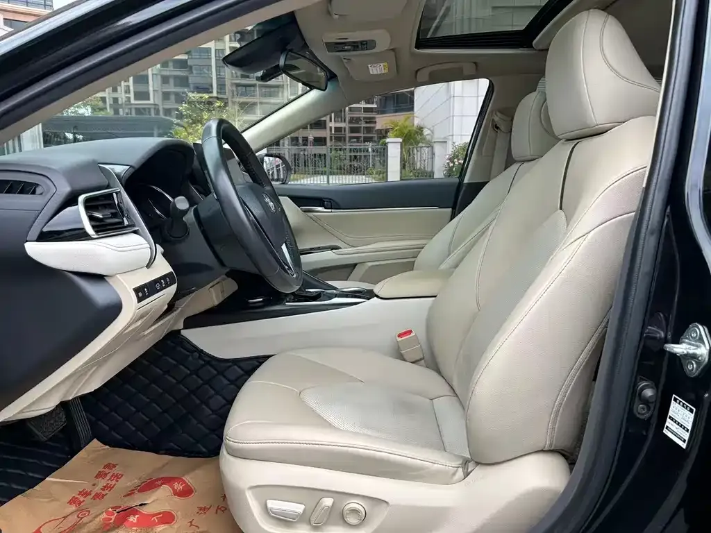 Toyota Camry 2021 из CN, фото 2