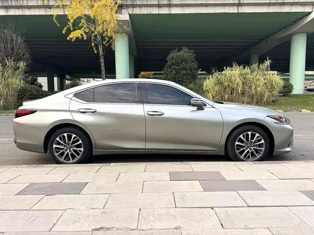 Lexus ES — фото 7