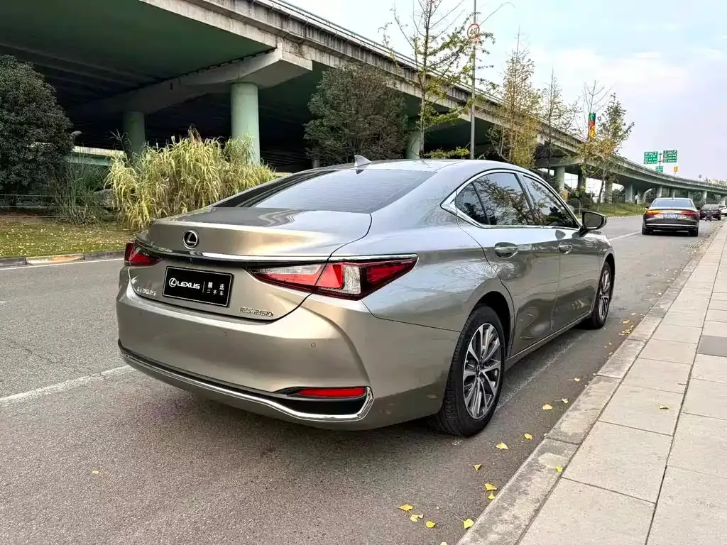 Lexus ES — фото 5