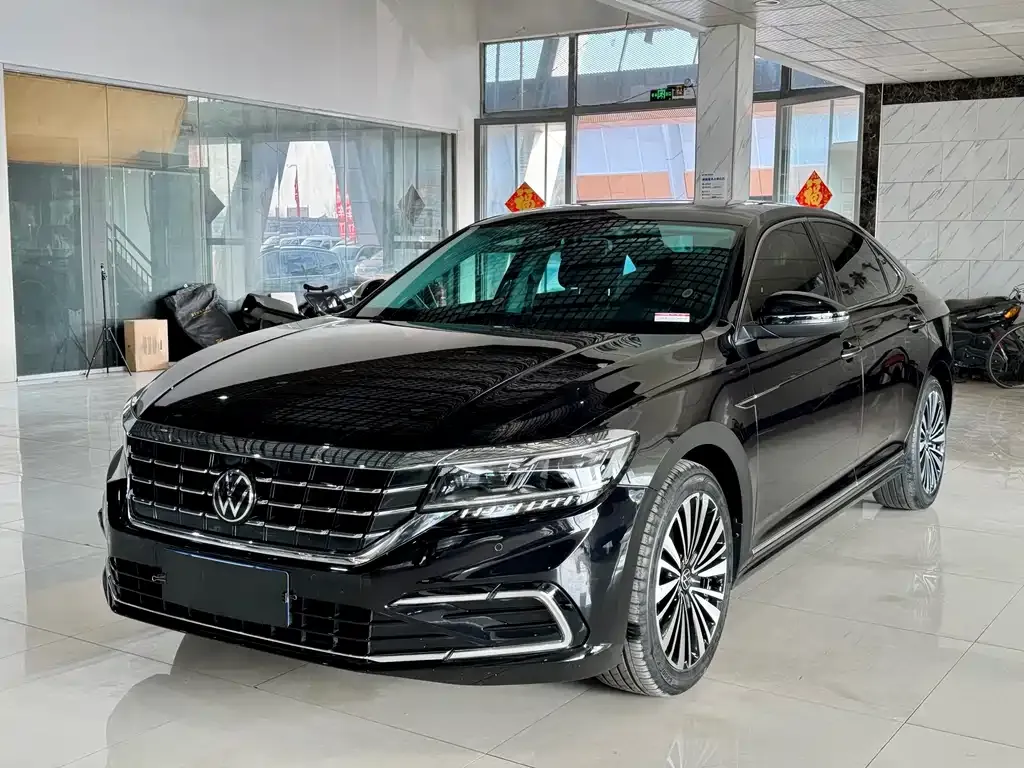 Volkswagen Passat — фото 1