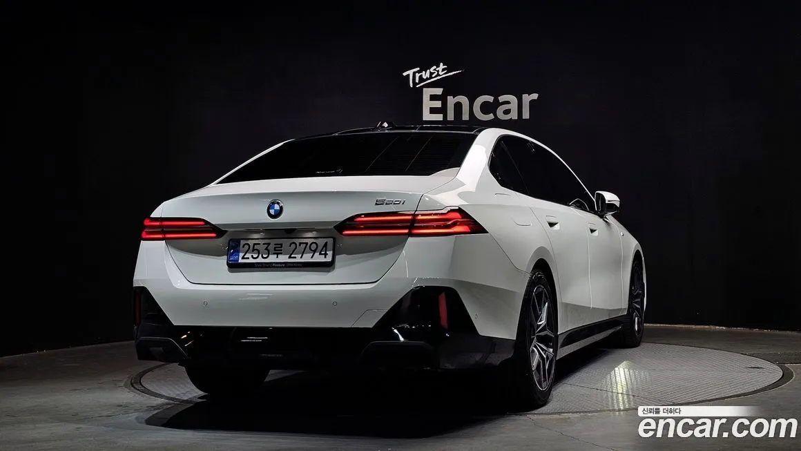 BMW 5-Series 2024 из KR, фото 2