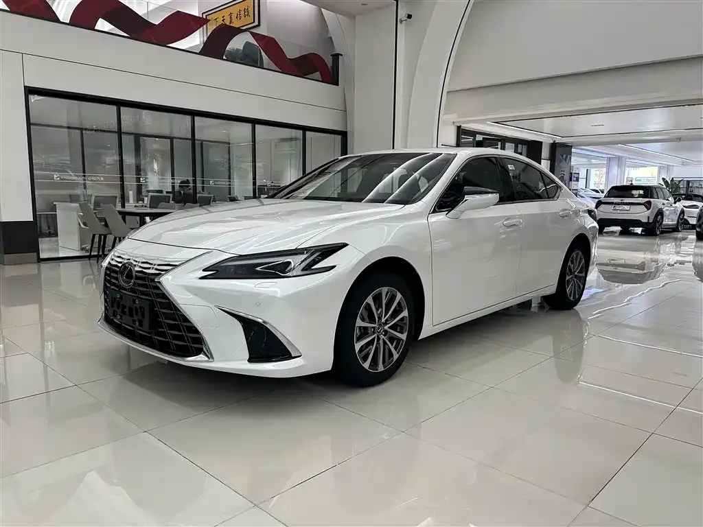 Lexus ES — фото 1