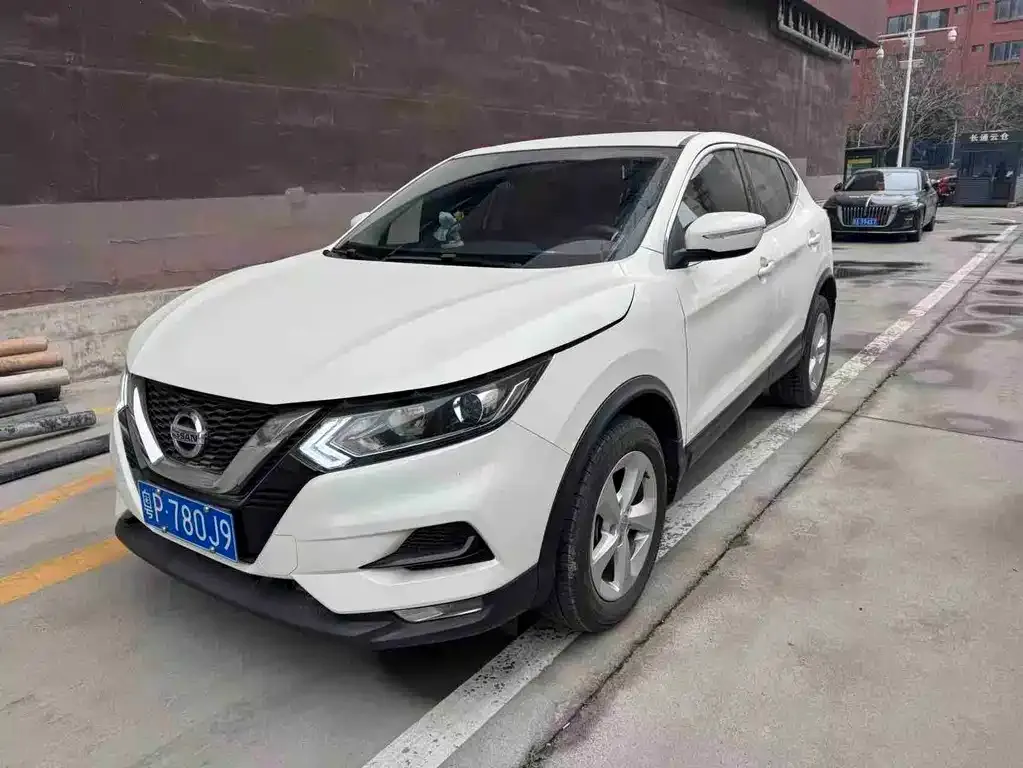 Nissan Qashqai — фото 1