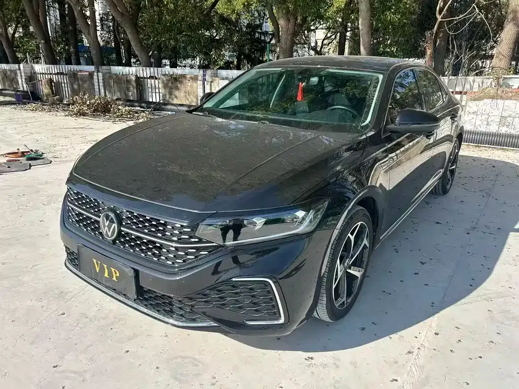 Volkswagen Passat — фото 1