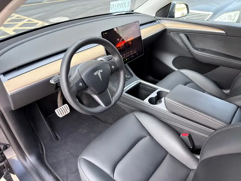 Tesla Model Y — фото 6