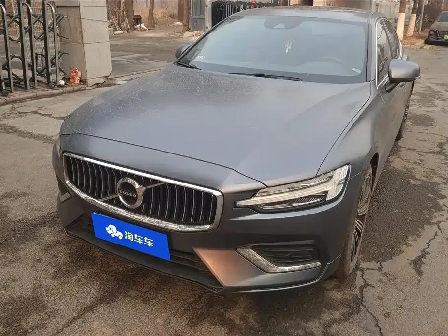 Volvo S60 — фото 1
