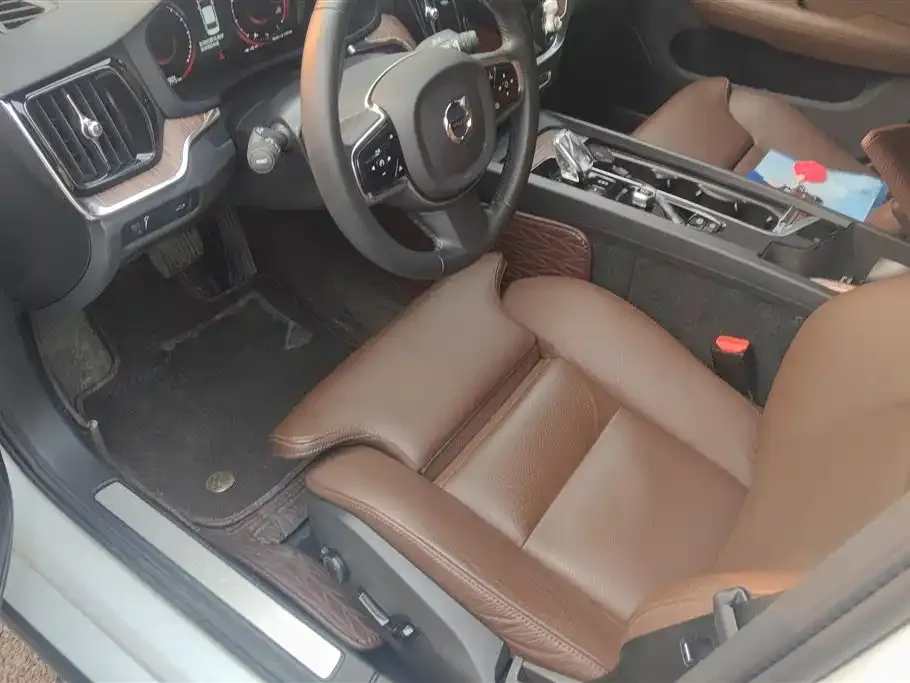 Volvo S60 — фото 10