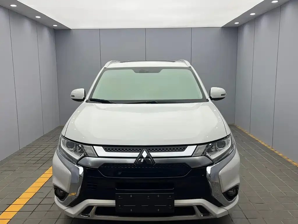 Mitsubishi Outlander — фото 2
