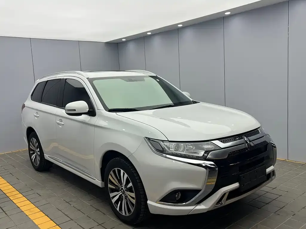 Mitsubishi Outlander — фото 4