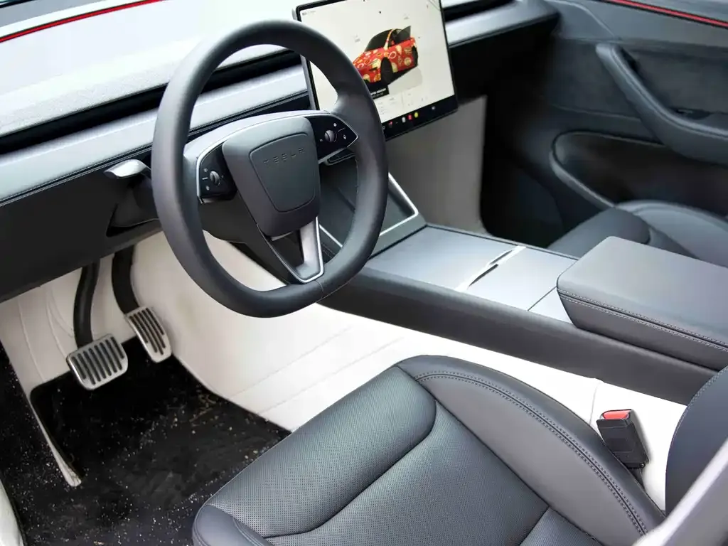 Tesla Model Y — фото 6
