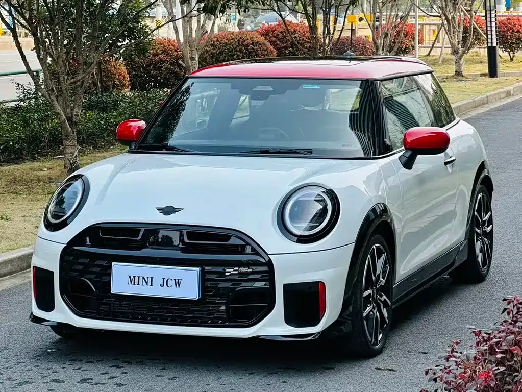 MINI JCW (John Cooper Works) — фото 1