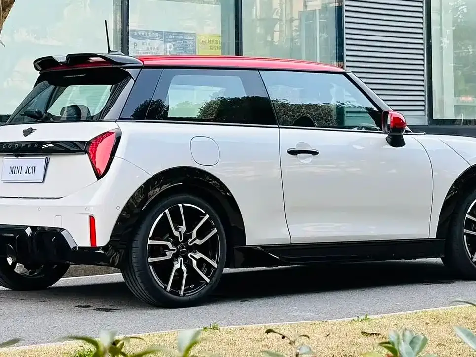 MINI JCW (John Cooper Works) — фото 2