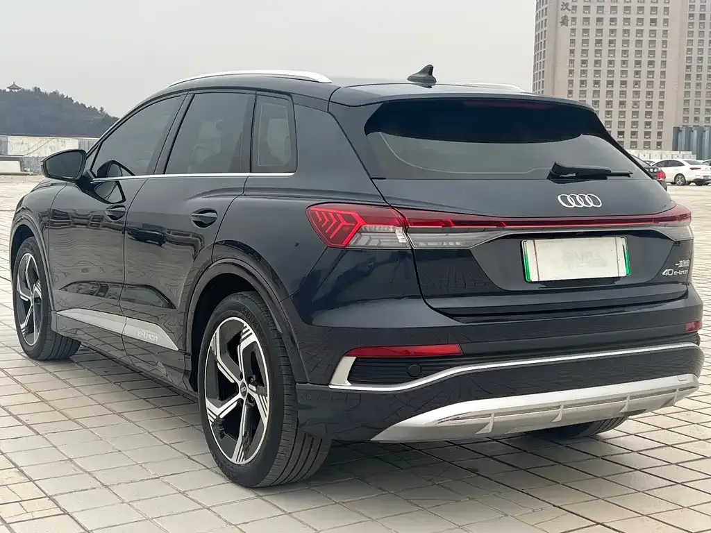 Audi Q4 e-tron — фото 2