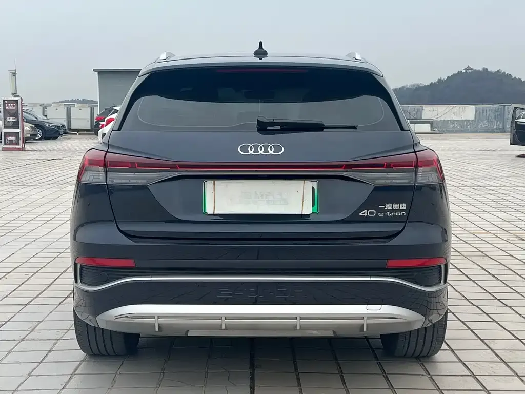 Audi Q4 e-tron — фото 4