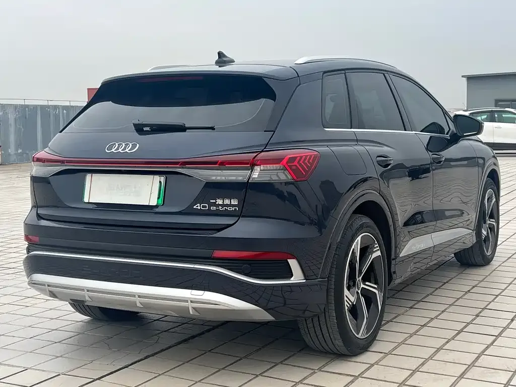 Audi Q4 e-tron — фото 8