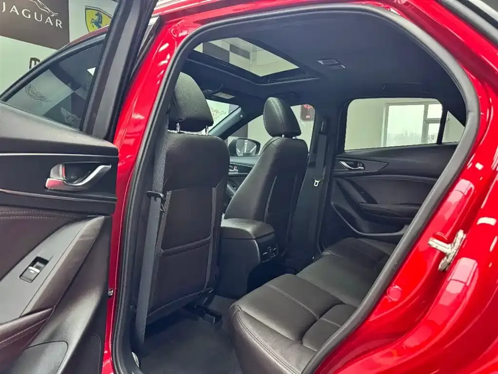 Mazda CX-4 2023 из CN, фото 7