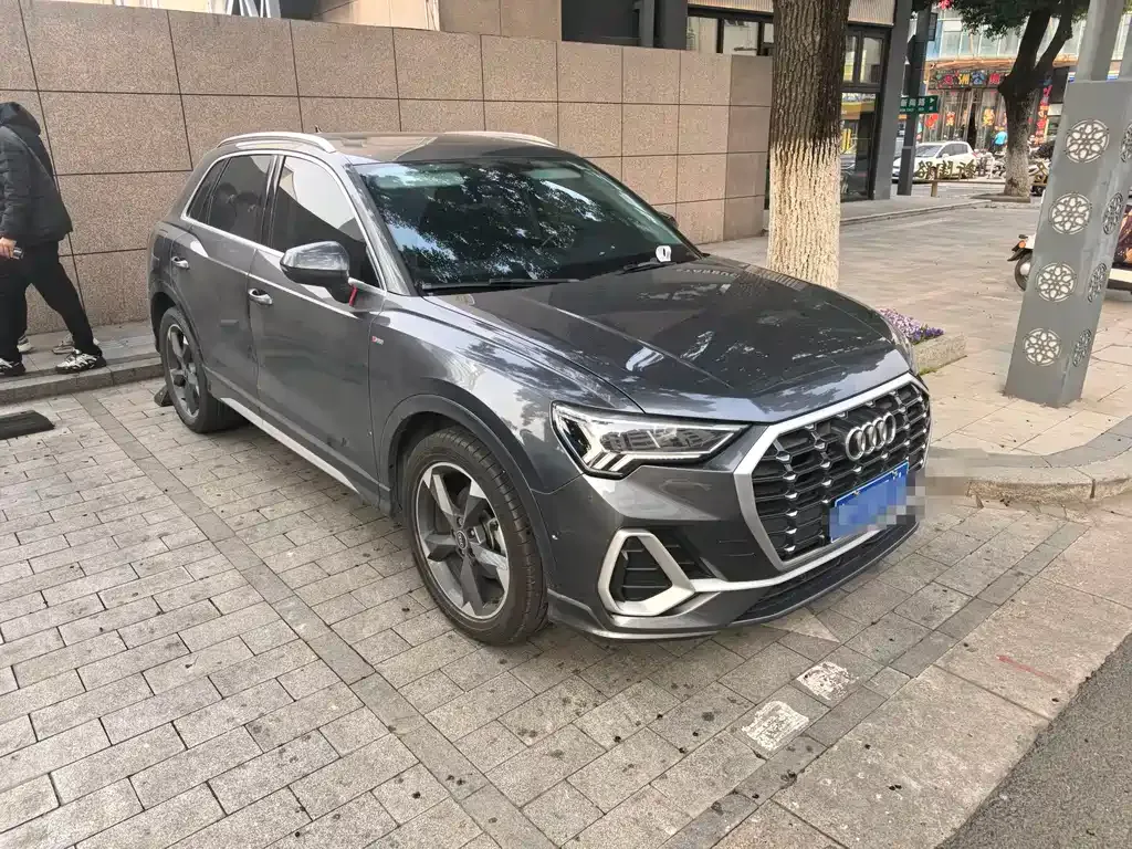 Audi Q3 — фото 1
