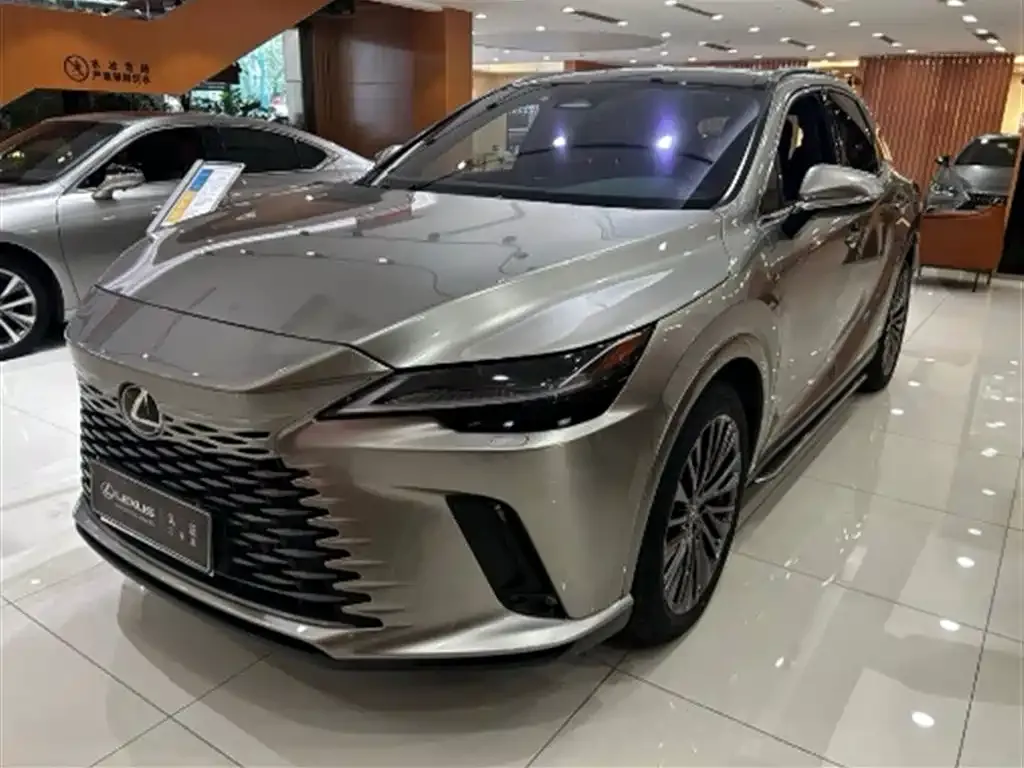 Lexus RX — фото 1