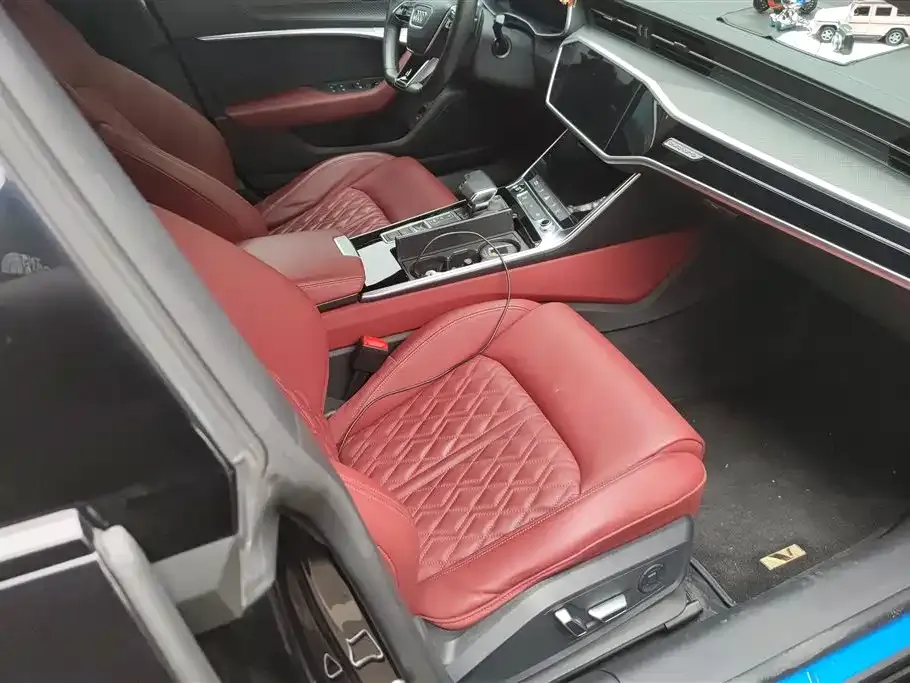 Audi A7L 2023 из CN, фото 3