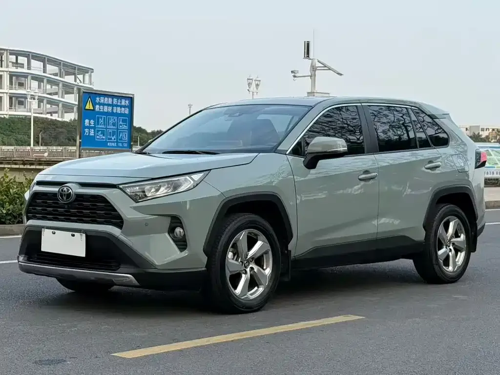 Toyota RAV4 2021 из CN, фото 1