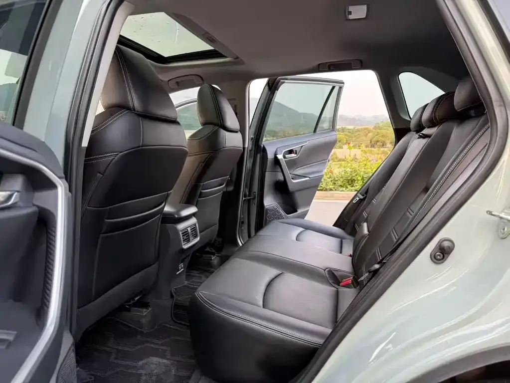 Toyota RAV4 2021 из CN, фото 3