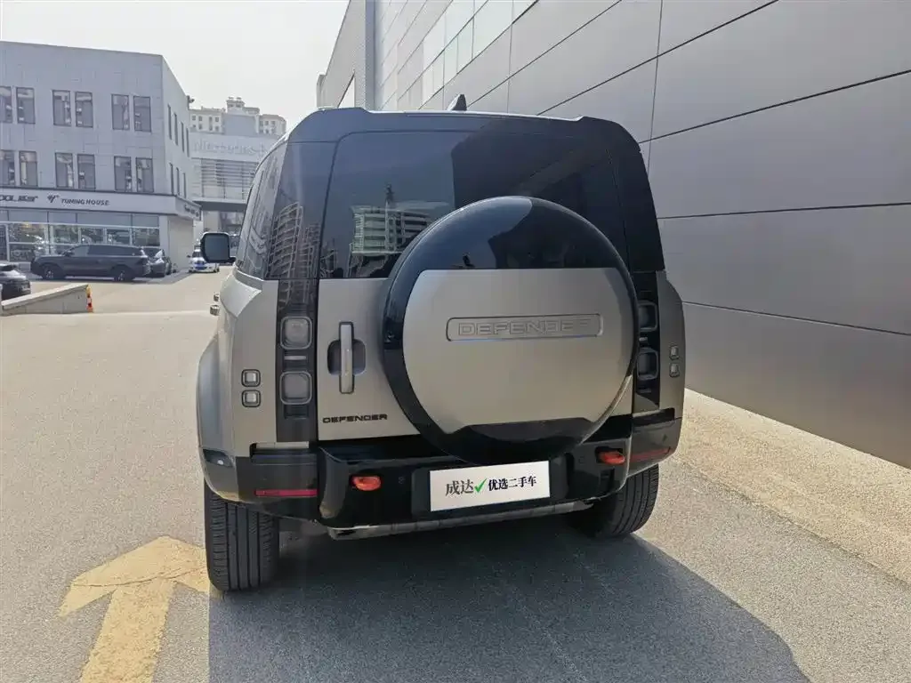 Land Rover Defender — фото 6