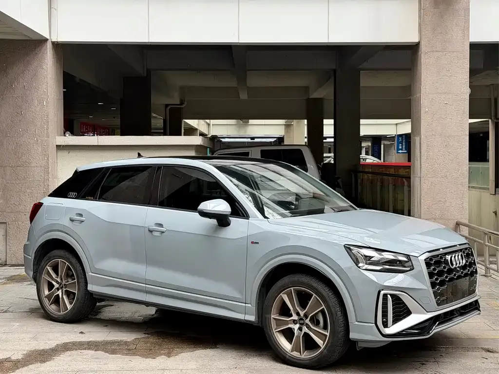 Audi Q2L